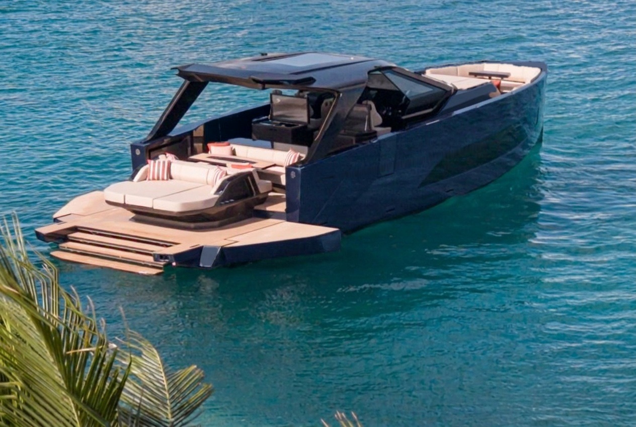 Manari 52 hull shown in Midnight Blue
